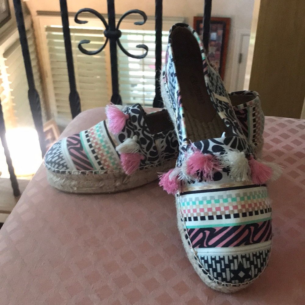 Espadrilles, size 37.5. Never worn, with tassels.